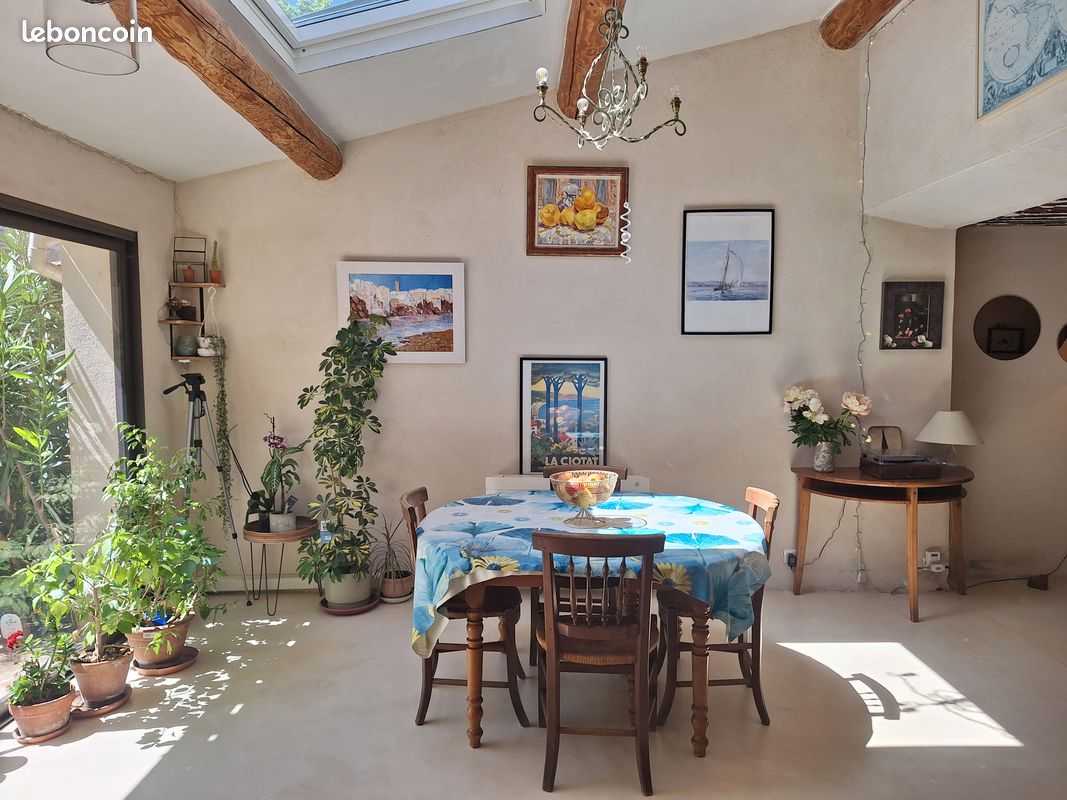 Maison 8 pièces 188 m² · à Saint-Martin-de-la-Brasque · 188 m² · 349 000 €