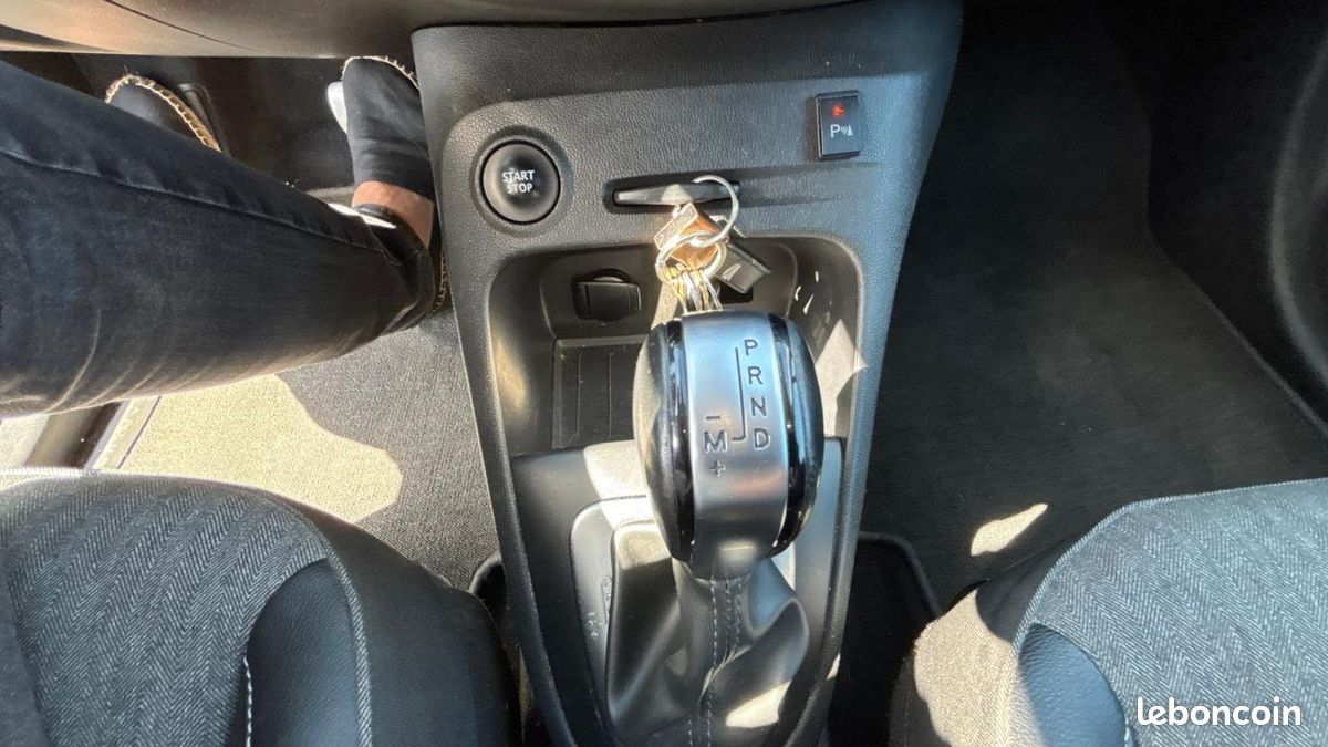 Renault Captur TCe 150 FAP EDC Intens (image 22)