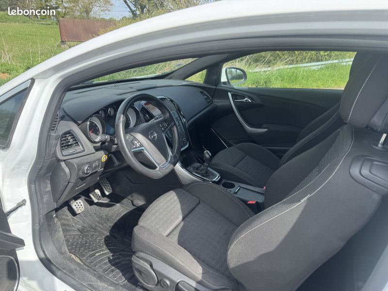 Opel ASTRA GTC 2.0 CDTI Biturbo (image 12)