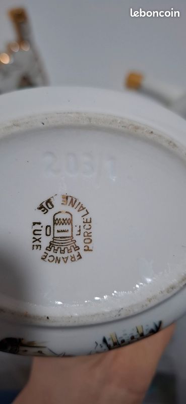 Ensemble porcelaine de Limoges – Créations F.D. – Décor Napoléon / Ajaccio – 4 pièces (image 5)