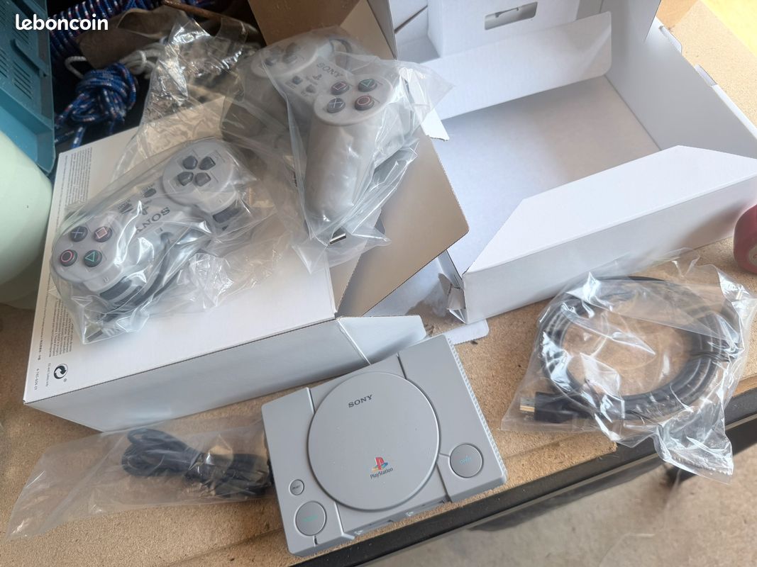 PlayStation Classic Mini Sony SCPH-1000R en boîte - À réparer ou pour pièces (image 5)