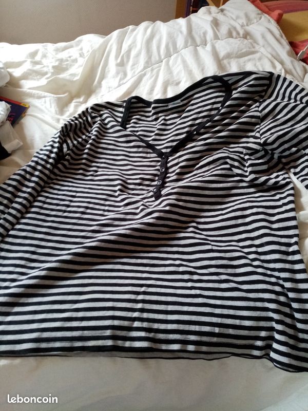 Tee shirt a manche longue motif rayure taille XL (image 1)