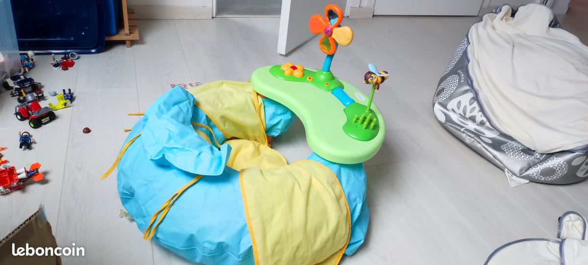 Fauteuil bébé gonflable avec activité (image 1)
