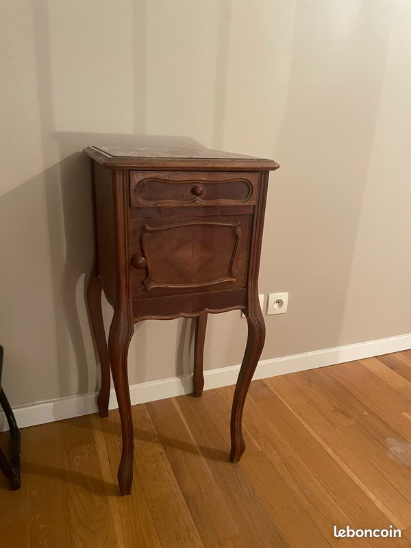 Meuble en bois (image 1)