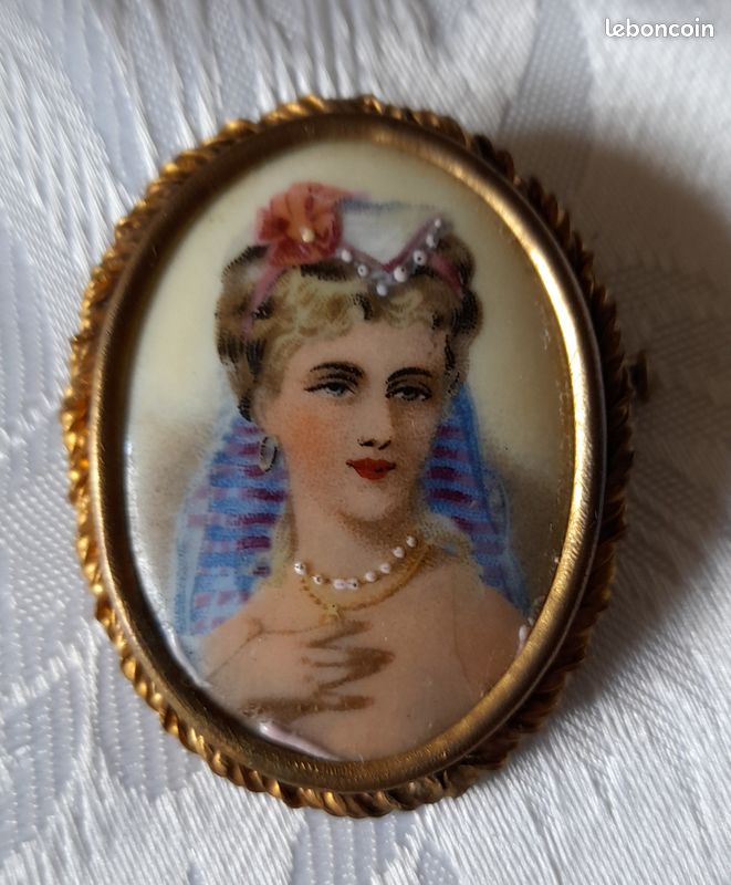 Broche Vintage Dorée Ovale - Marbre Blanc Et Bleu - Bon état - Fabriquée En France