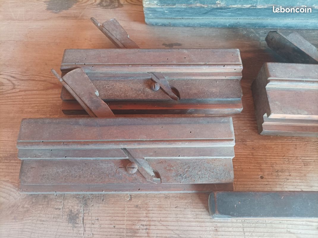 Ancienne Caisse à Anciens Outils de Plombier Electricien Serrurier ou Menuisier