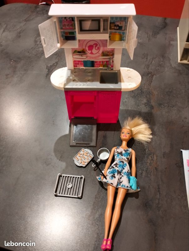 Barbie et sa cuisine (image 1)