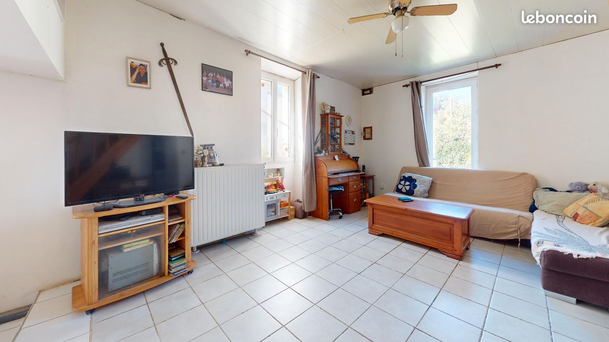 Maison 8 pièces 153 m² · à Issor · 153 m² · 183 000 €