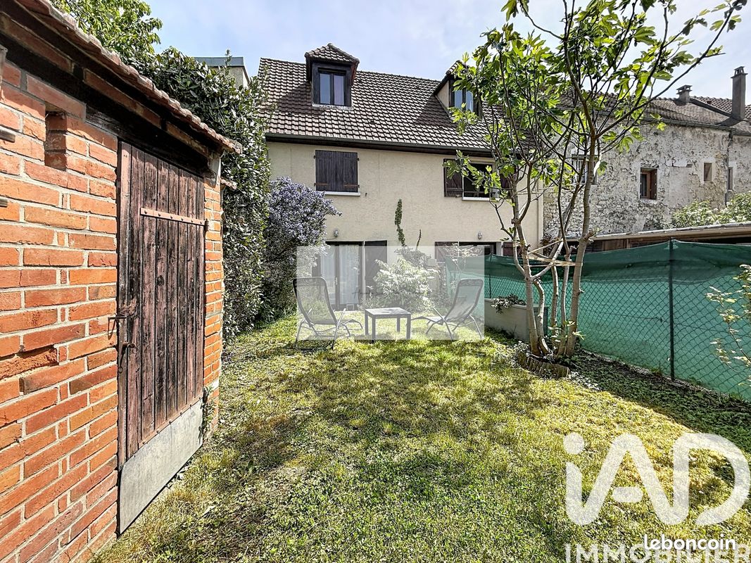 Local commercial 120 m² · à Vaux-sur-Seine · 120 m² · 308 000 €