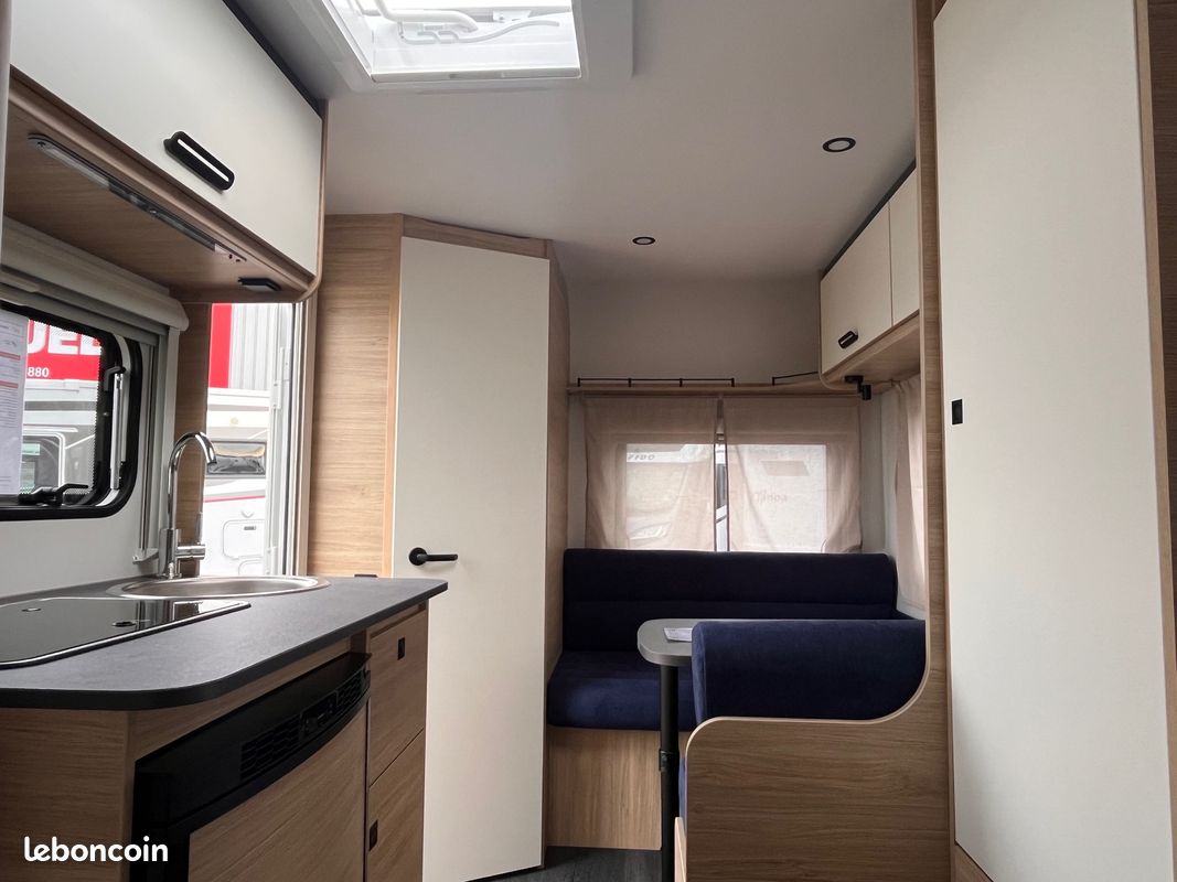 Caravane Rigide CARAVELAIR ALBA 390 - Lit Transversal (image 3)