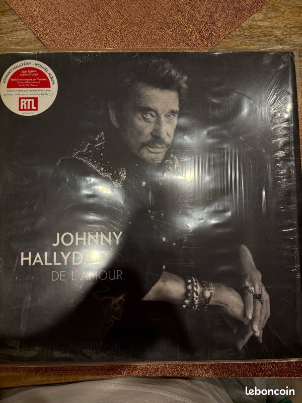 Vend vinyles Johnny Hallyday neuf sous blister . Faire proposition convenable (image 1)