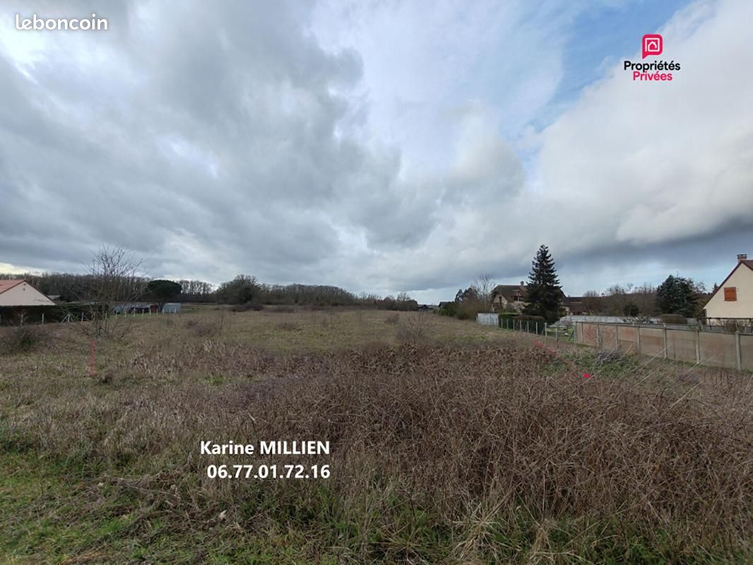 Terrain 1 695 m² Muzy · 80 000 €