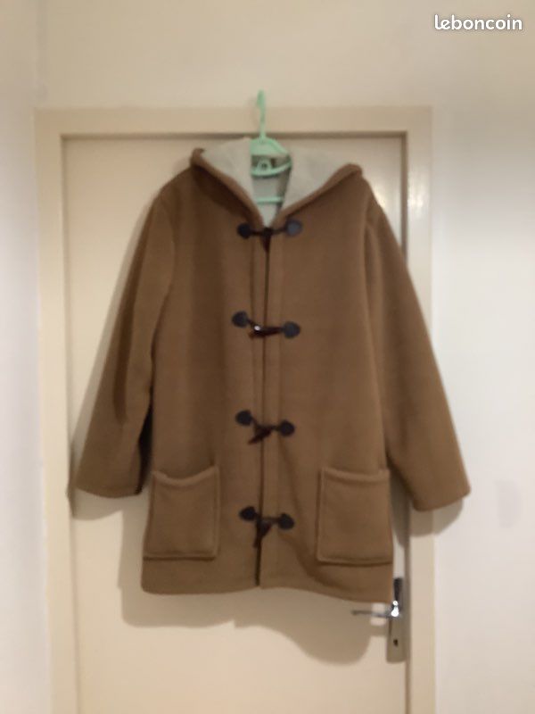Jolie veste avec capuche taille 42 (image 1)