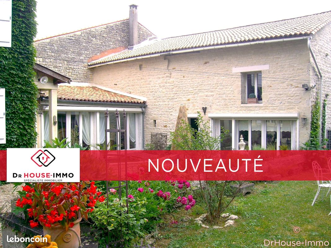 Propriété 9 pièces 267 m² - Xambes 16330 (image principale 0)