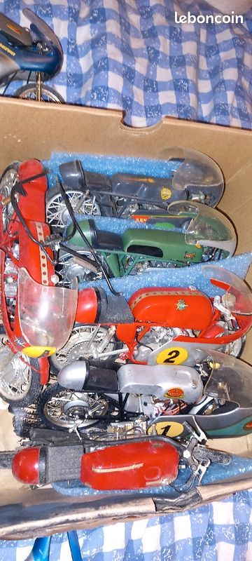 Lot de 8 maquettes motos protar (image 1)
