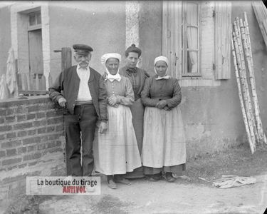 Famille, France, été, Plaque verre photo ancienne, négatif noir & blanc 9x12 cm 09121656 - Collection