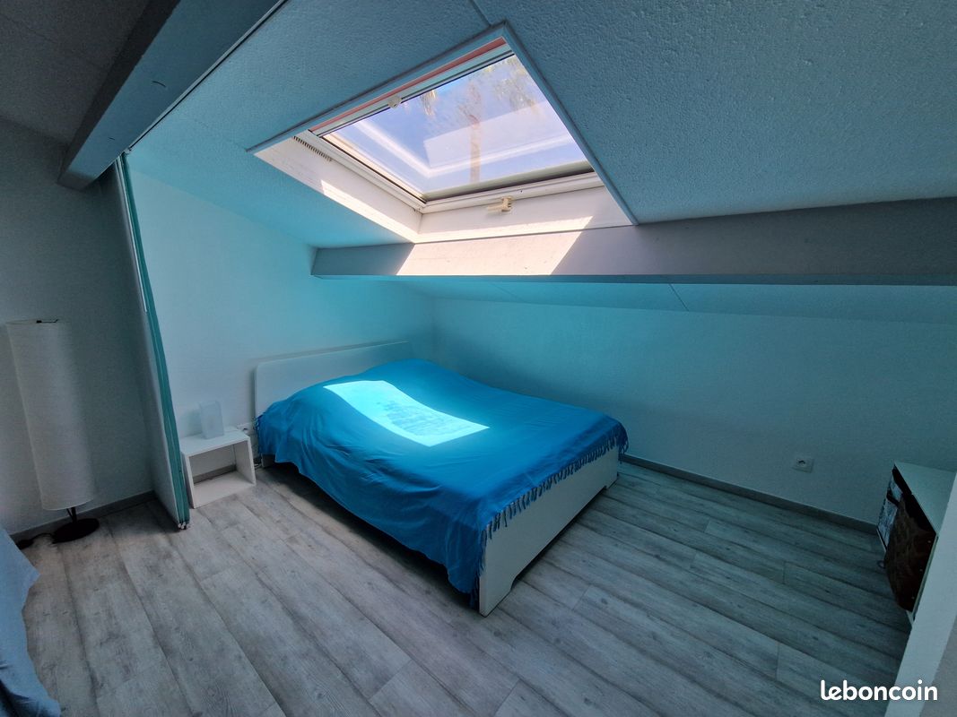 Presqu’ile de Giens. T2 duplex. Calme. Lumineux. Piscine (image 5)