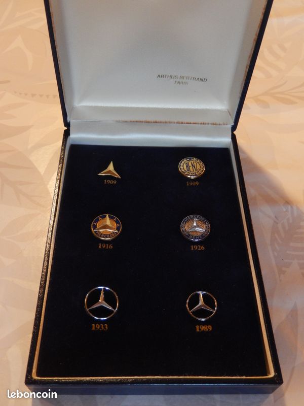 PIN'S VOITURES / 4X4 MERCEDES / ARTHUS BERTRAND