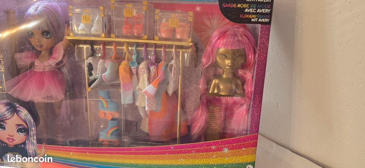 Poupée Rainbow Higt avec accessoires neuf 300 looks (image 1)