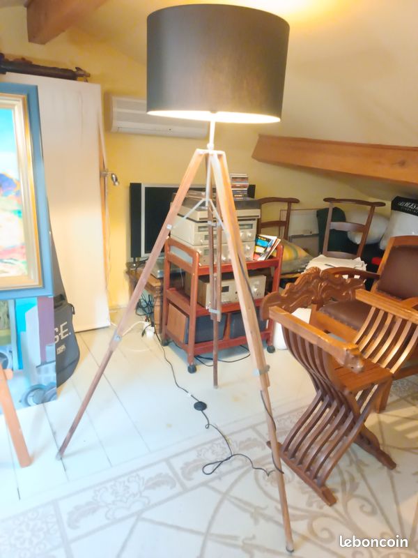 Lampe trepied (image 1)