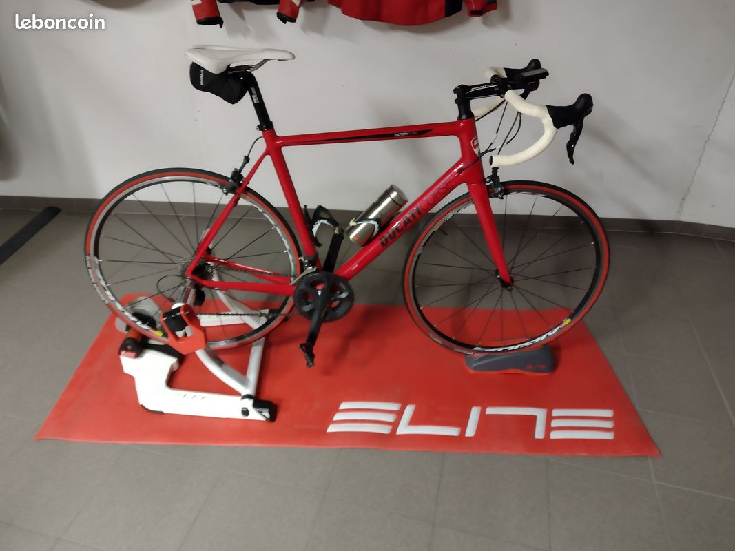 Ensemble home trainer + tapis + bloc roue avant ELITE peu utilisé (image 1)