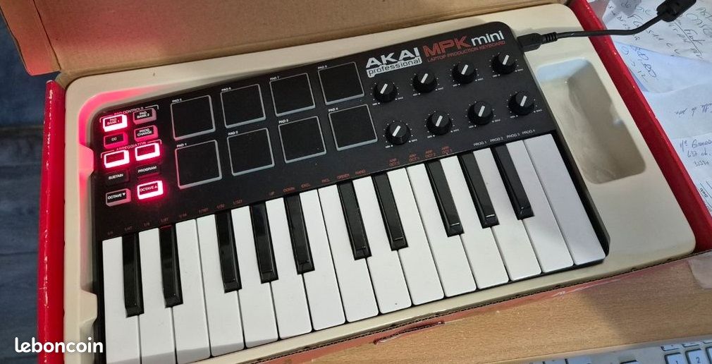 Le Akai MPK Mini est un contrôleur MIDI rétroéclairés et sensibles à la vélocité, basés sur la technologie des MPC, parfaits pour déclencher des samples ou des percussions Boutons rotatifs (image 5)