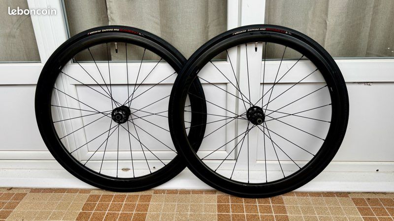 Paire De Roues Carbone 700C 3 Rayons Pour Vélo Piste Ou Route - Freins à Disque
