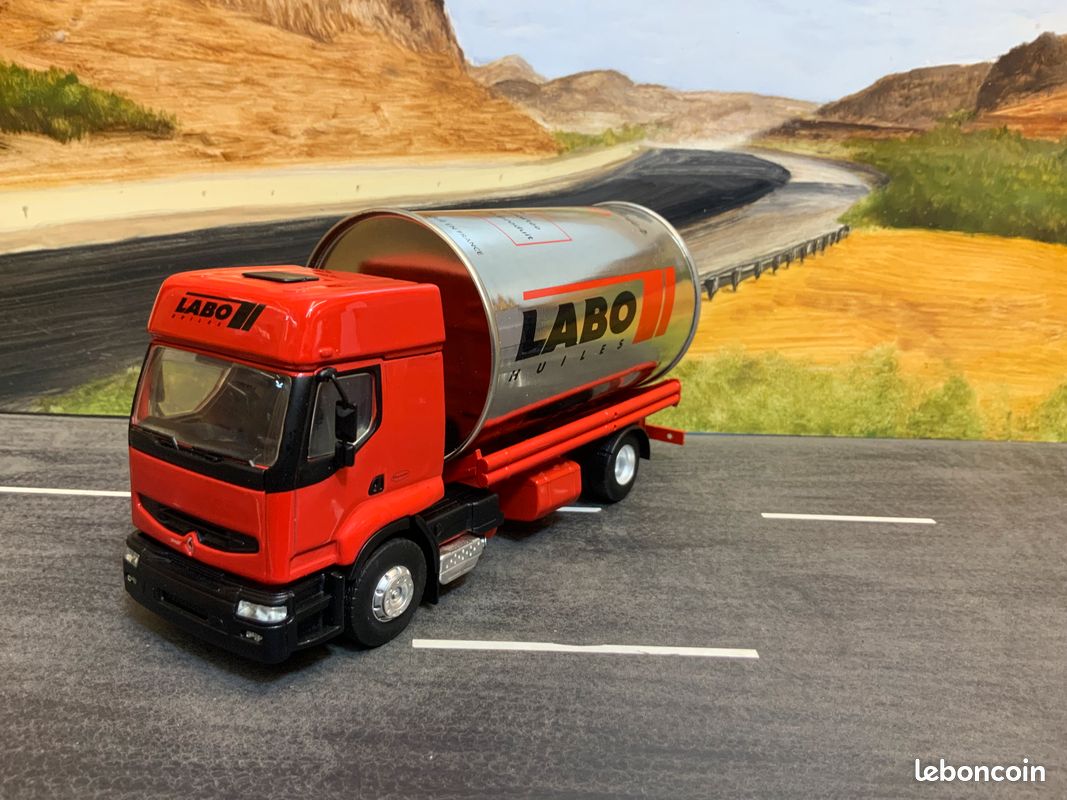 Camion de Pompiers du Var RENAULT D12 FPTL GIMAEX 1/43 ELIGOR
