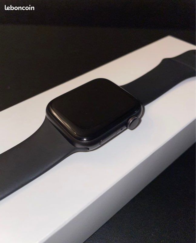 Apple Watch SE 44mm (image 2)