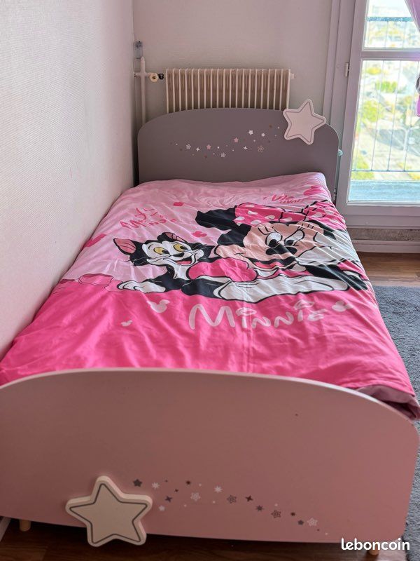 Lit Enfant Confortable Avec Matelas Et Barrières De Sécurité - 140x70 Cm, Rose, En MDF Haute Qualité