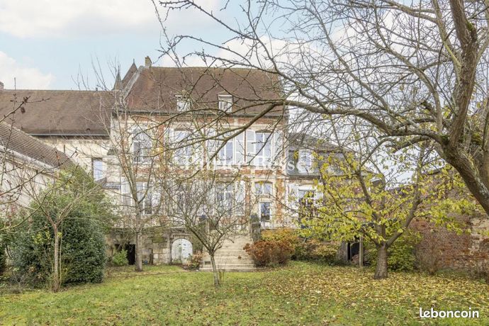 Maison 10 pièces 270 m²