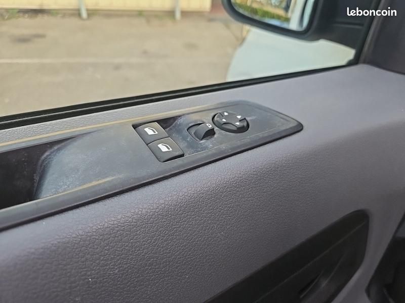 Peugeot Expert Fg Standard 2.0 BlueHDi 120ch S&S Premium (image 12)