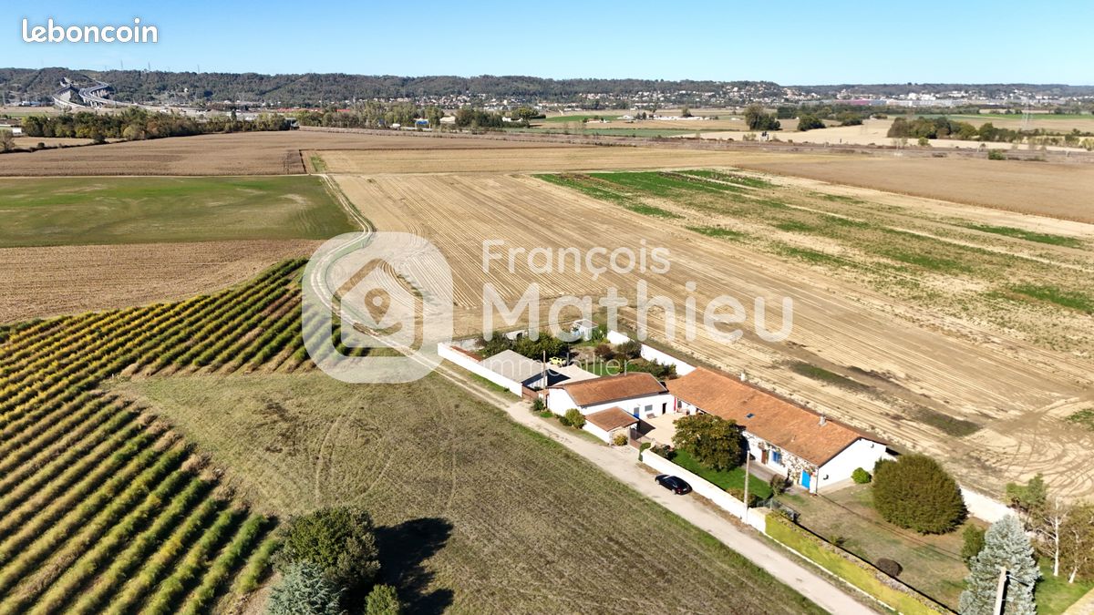 Maison 8 pièces 248 m² · à Niévroz · 248 m² · 695 000 €