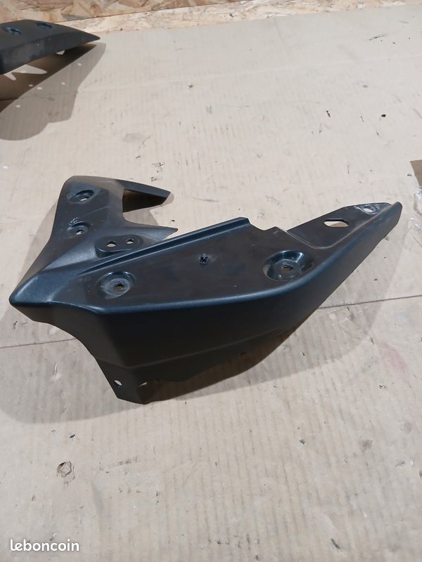 Ecope de radiateur droit speed triple 1050 (image 3)