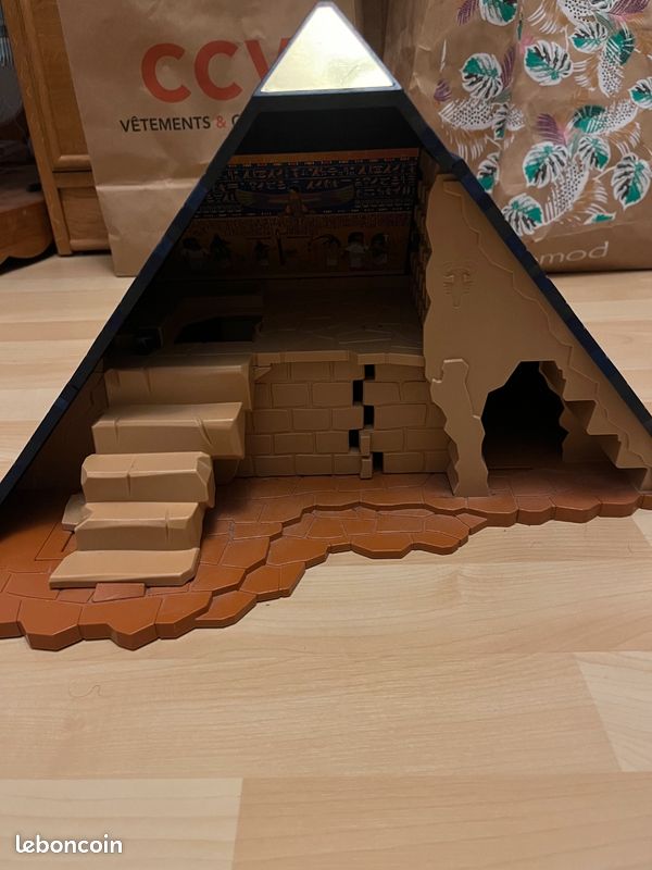Pyramide playmobil et personnages oasis (image 2)