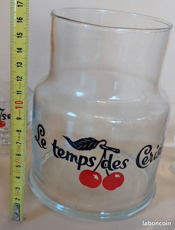 Ensemble carafe et verres à liqueur.
"Le temps des cerises" (image 2)