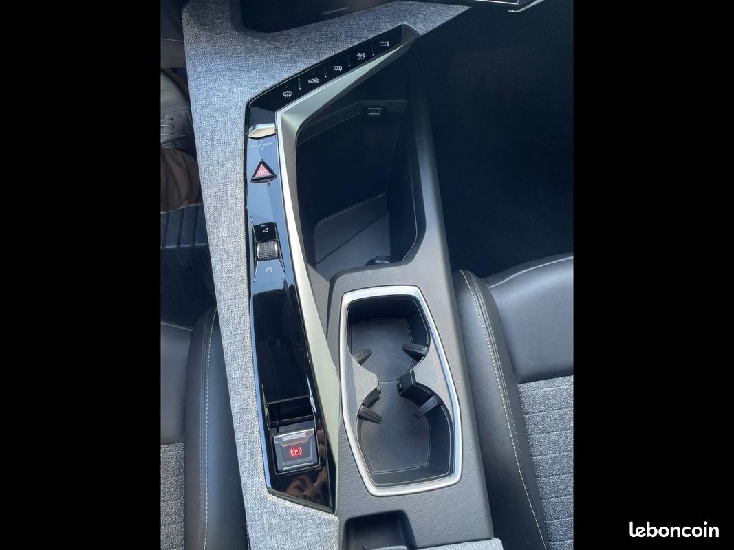 Peugeot 5008 Hybrid 145ch Allure e-DCS6 (image 19)