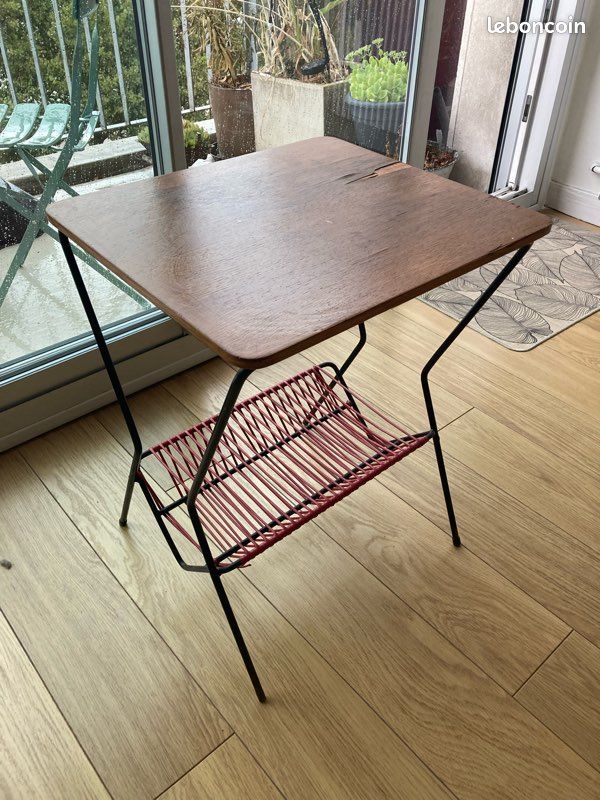 Petite table d’appoint porte revue (image 1)