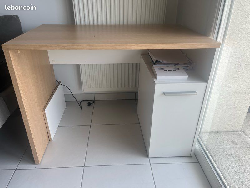 Bureau (image 1)