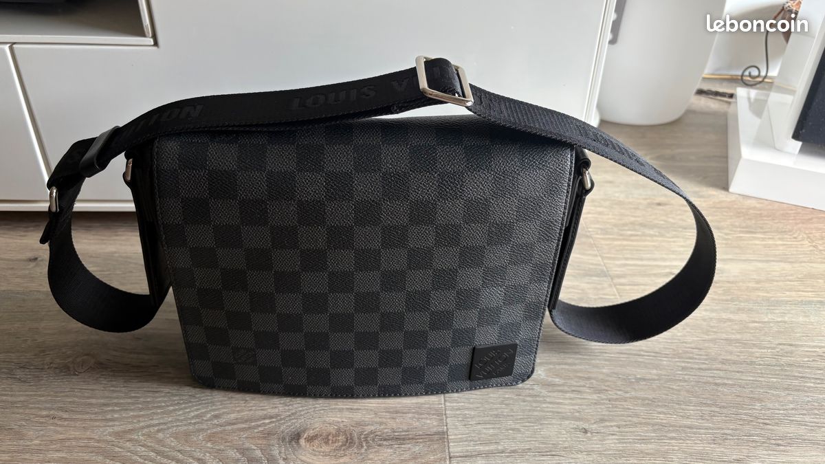 Sacoche Homme Louis Vuitton District PM Accessoires Bagagerie