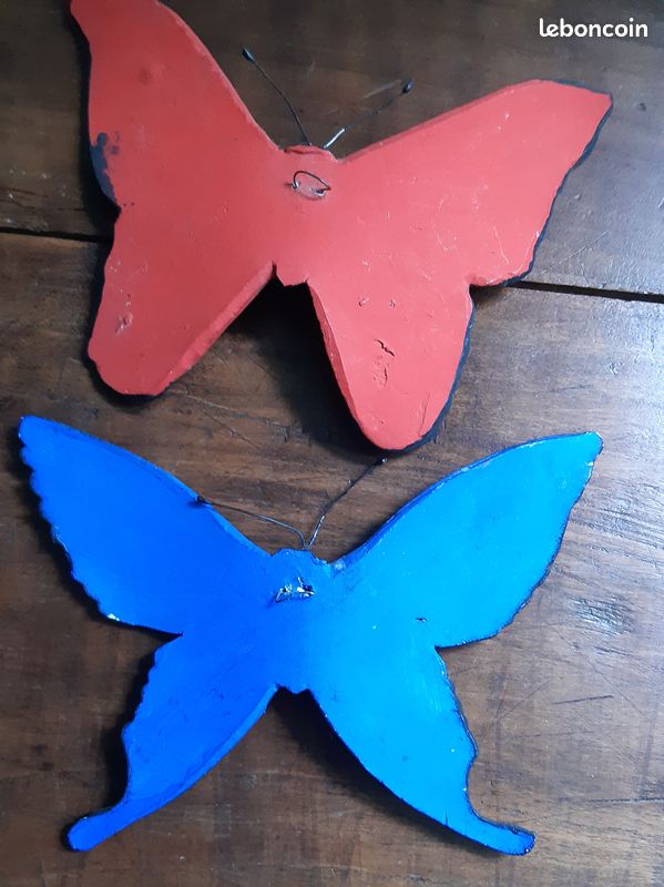 Lot de 2 papillons bleu et rouge de décoration (image 3)