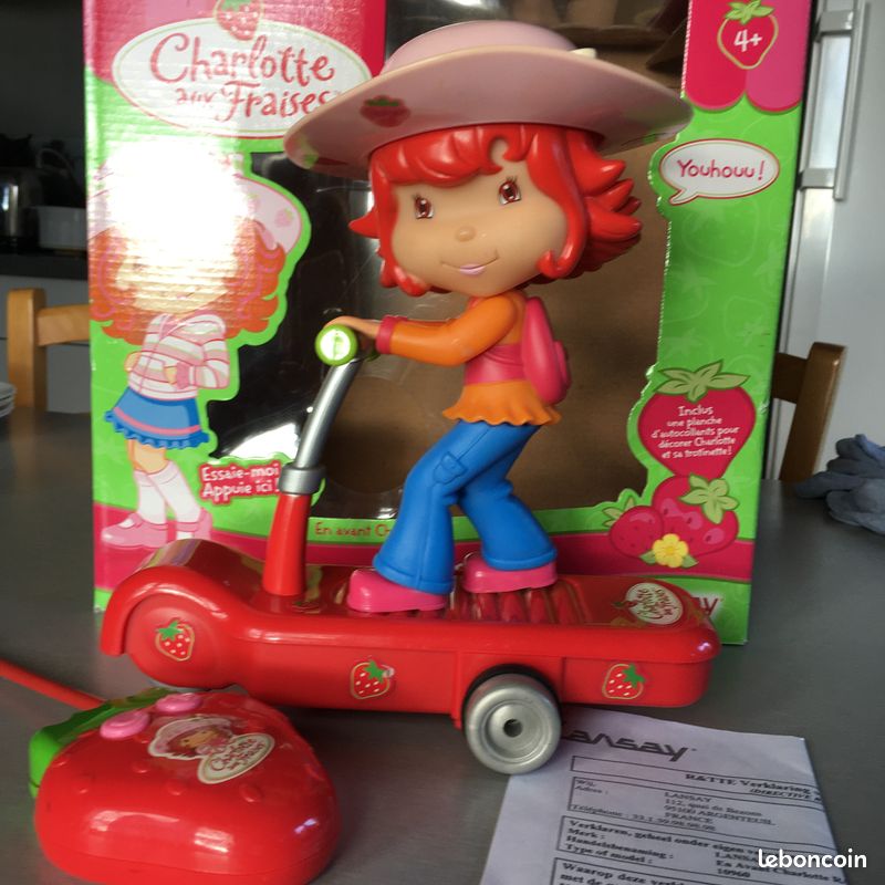 Patinette radio commandée Charlotte aux fraises (image 2)