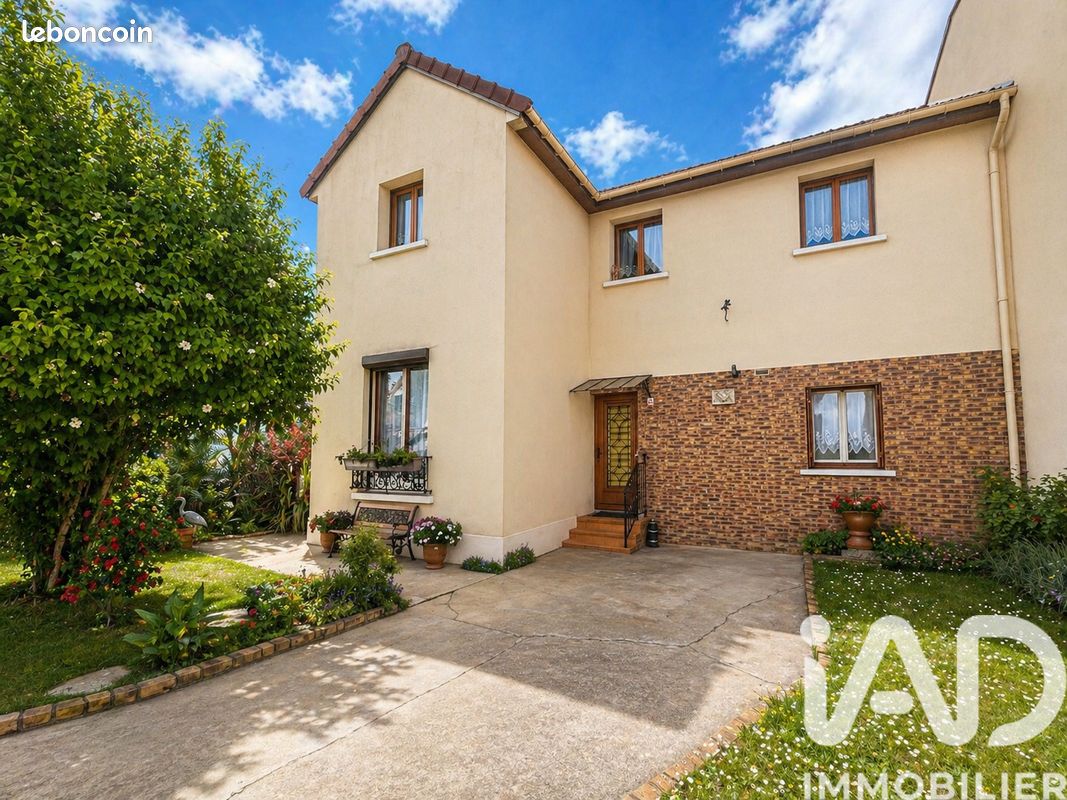 Maison 5 pièces 90 m² · à Sainte-Geneviève-des-Bois · 90 m² · 308 000 €