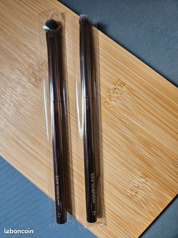 Pinceaux maquillage Hourglass (image 1)