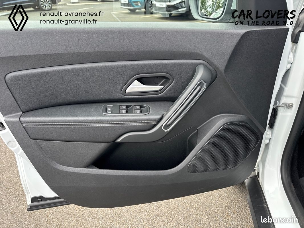 DACIA Duster Blue dCi 115 4x4 Prestige (image 17)