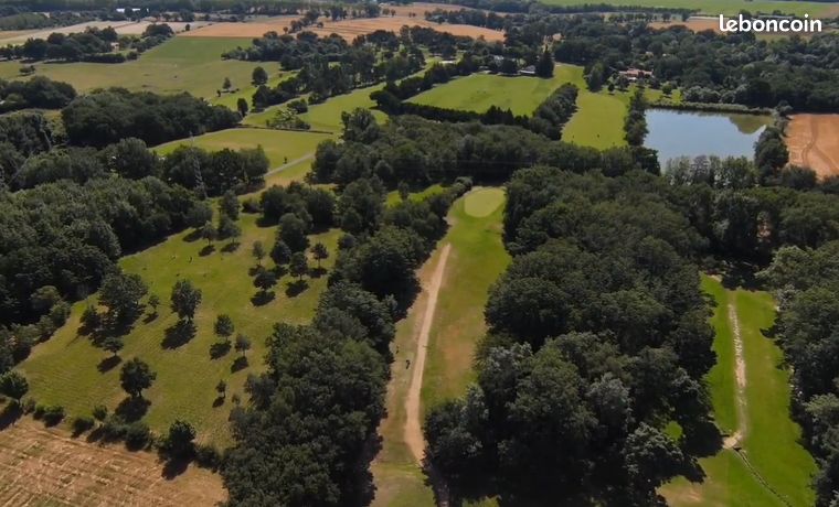 Ensemble de terres irriguées + lac + bâtiment