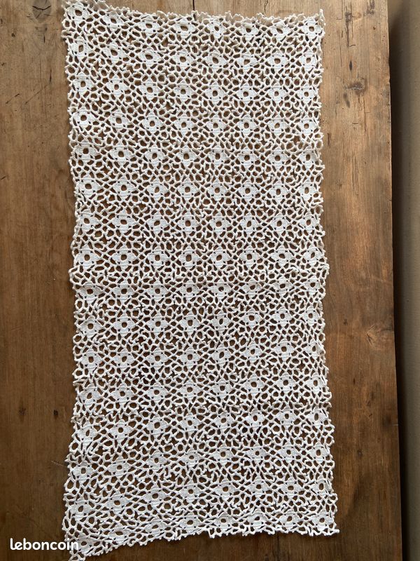 Napperon fait main / crochet neuf - Linge de maison