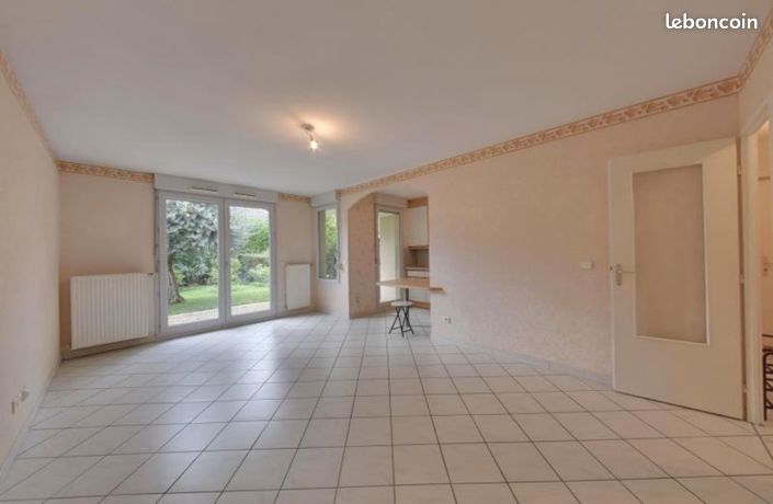 Appartement, trois-pièces, rez-de-jardin avec garage