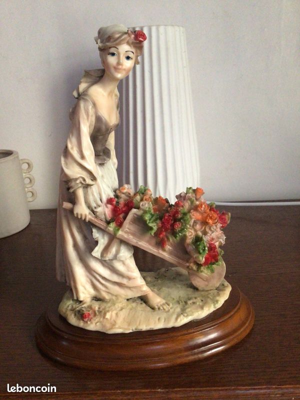 Statuette en résine (image 2)