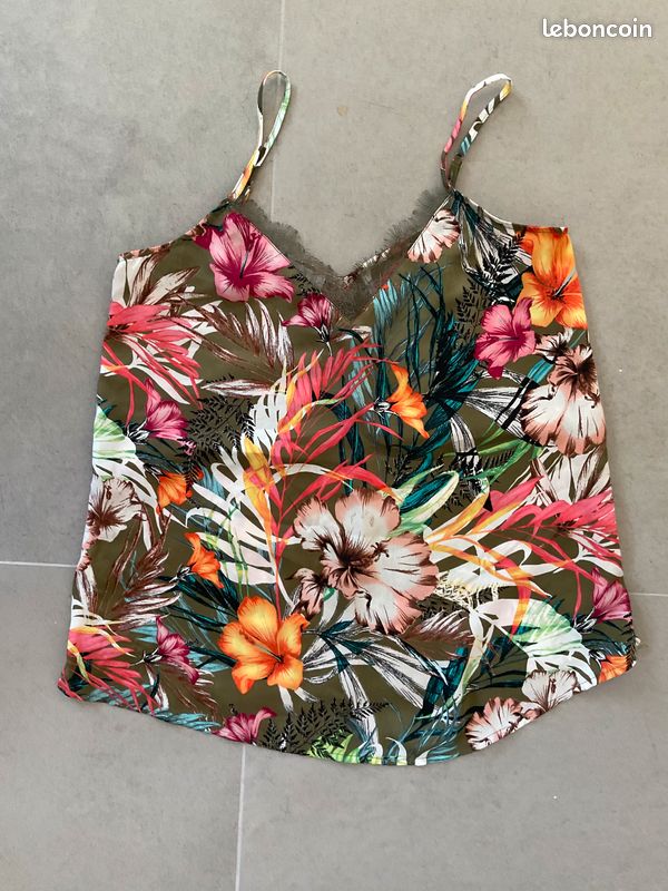 Débardeur satin à motif fleuri (image 1)